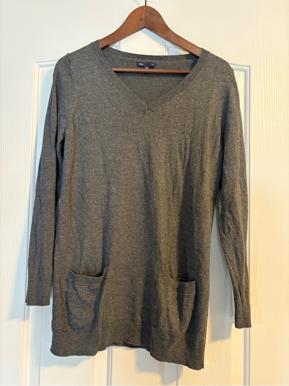 GAP Women's Charcoal V-Neck Pocket Sweater